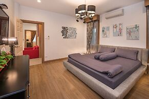 Luxury Villa With Private Swimmong Pool