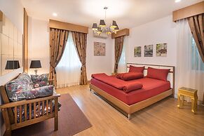 Luxury Villa With Private Swimmong Pool