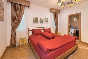 Luxury Villa With Private Swimmong Pool