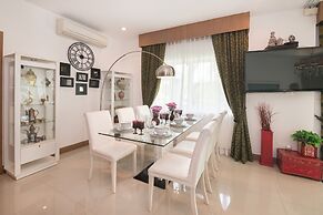 Luxury Villa With Private Swimmong Pool