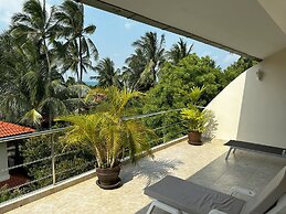 Beachside 3-bedroom Townhouse w Private Pool at 70 Meters From Beach