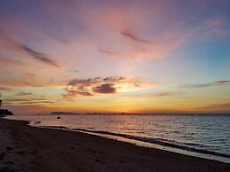 Beachside 3-bedroom Townhouse w Private Pool at 70 Meters From Beach