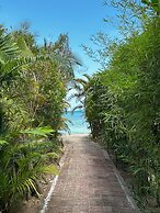 Beachside 3-bedroom Townhouse w Private Pool at 70 Meters From Beach