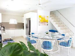 Beachside 3-bedroom Townhouse w Private Pool at 70 Meters From Beach