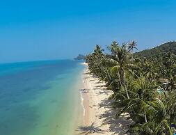 Beachside 3-bedroom Townhouse w Private Pool at 70 Meters From Beach