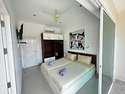 Beachside 3-bedroom Townhouse w Private Pool at 70 Meters From Beach