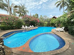Beachside 3-bedroom Townhouse w Private Pool at 70 Meters From Beach