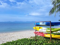 Beachside 3-bedroom Townhouse w Private Pool at 70 Meters From Beach