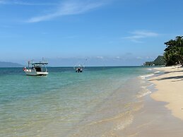 Beachside 3-bedroom Townhouse w Private Pool at 70 Meters From Beach