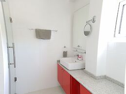 Beachside 3-bedroom Townhouse w Private Pool at 70 Meters From Beach