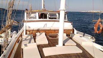 Liveaboard & Diving Safari - Aegadian Islands Tour