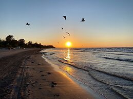 Cottage by the Sea, Guest House Melon