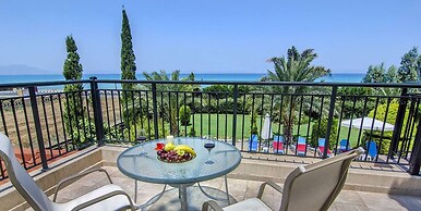 Marlin Beach Front Luxury Villa - 4 Bedrooms