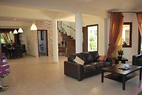 Marlin Beach Front Luxury Villa - 4 Bedrooms