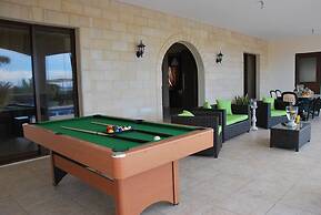 Marlin Beach Front Luxury Villa - 4 Bedrooms