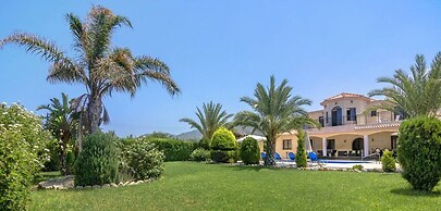 Marlin Beach Front Luxury Villa - 4 Bedrooms