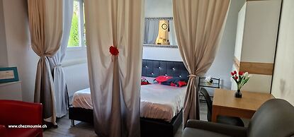 Room in Studio - Attypical Calm Harmonious Relaxing