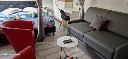 Room in Studio - Attypical Calm Harmonious Relaxing