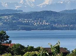 Room in Studio - Attypical Calm Harmonious Relaxing