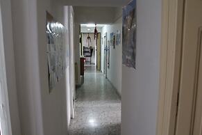 Room in B&B - 1 bed in Basic 8 Bed Mixed Dorm - Shared Bathroom