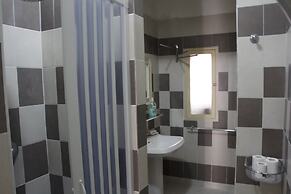 Room in B&B - 1 bed in Basic 8 Bed Mixed Dorm - Shared Bathroom