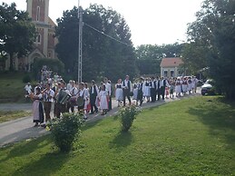 Room in Farmhouse - Rustic Charm - two Bedroom Suite 8601