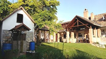 Room in Farmhouse - Rustic Charm - two Bedroom Suite 8601