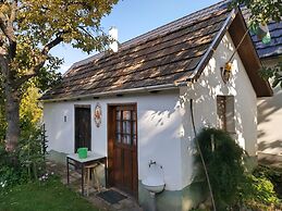 Room in Farmhouse - Rustic Charm - two Bedroom Suite 8601