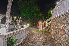 Corfu Room Apartments, in a Very Piecefull and Full of Trees Area