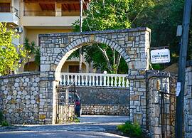 Corfu Room Apartments, in a Very Piecefull and Full of Trees Area