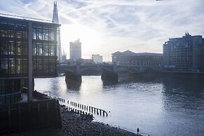 JOIVY Sublime 1 bed flat with Thames view