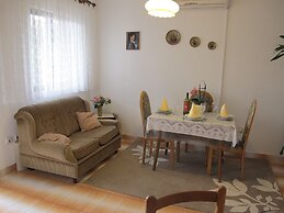 Lovely Apartment With See View -apartman Dimic 2