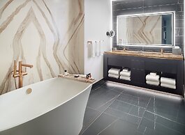 Omni Viking Lakes Hotel