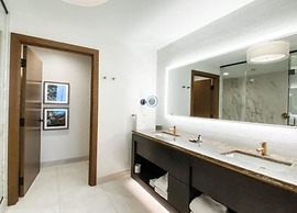 Omni Viking Lakes Hotel