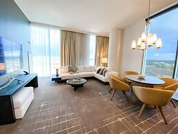 Omni Viking Lakes Hotel