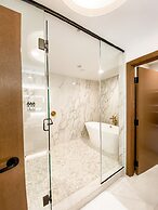 Omni Viking Lakes Hotel