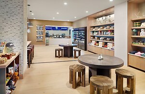 Omni Viking Lakes Hotel