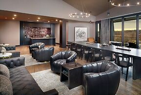 Omni Viking Lakes Hotel