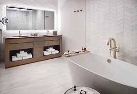 Omni Viking Lakes Hotel