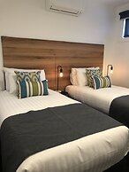 Bright Colonial Motel