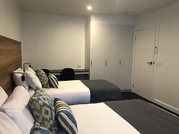 Bright Colonial Motel