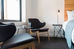 Bright Colonial Motel