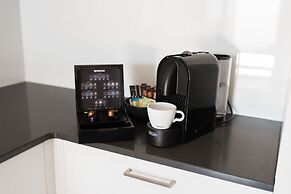 Bright Colonial Motel