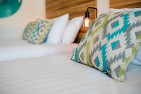 Bright Colonial Motel