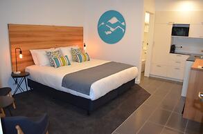 Bright Colonial Motel