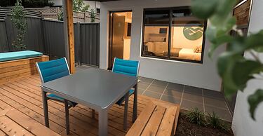 Bright Colonial Motel