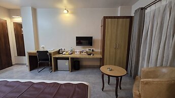 Hotel Gulmohar Grand