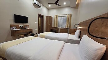 Hotel Gulmohar Grand