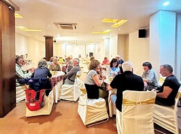 Hotel Gulmohar Grand