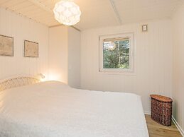 6 Person Holiday Home in Roslev